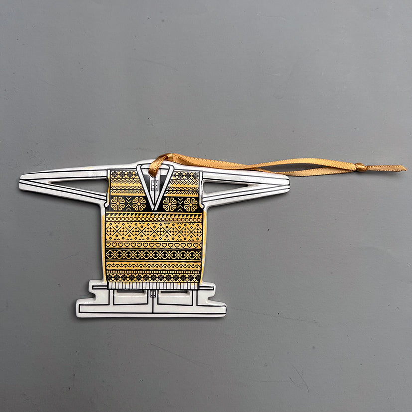 Ceramic jumper decoration
