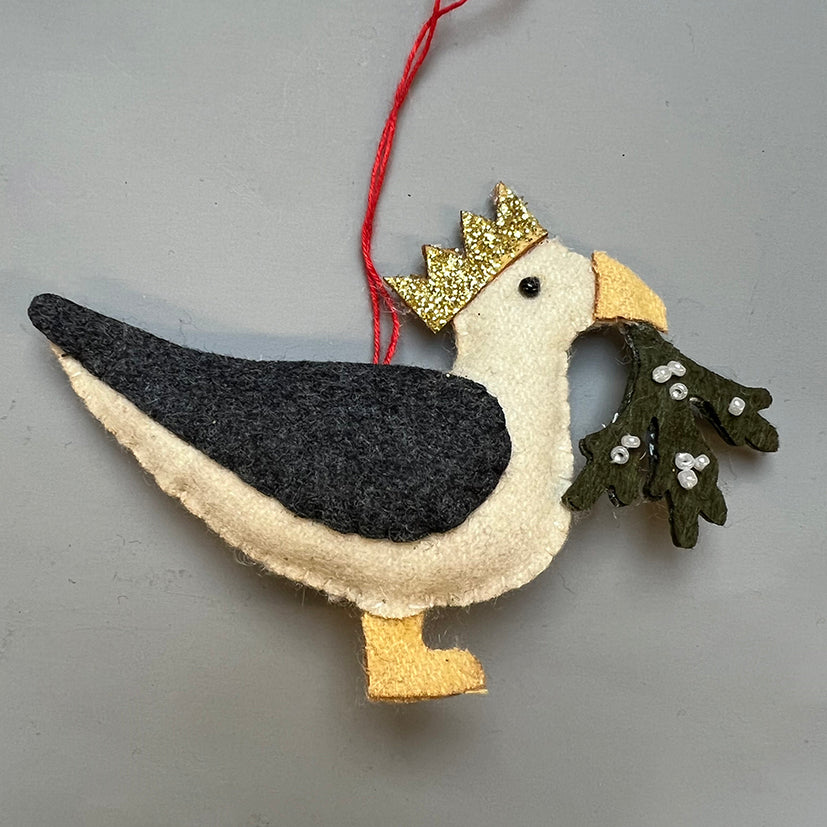 Felt seagull with mistletoe