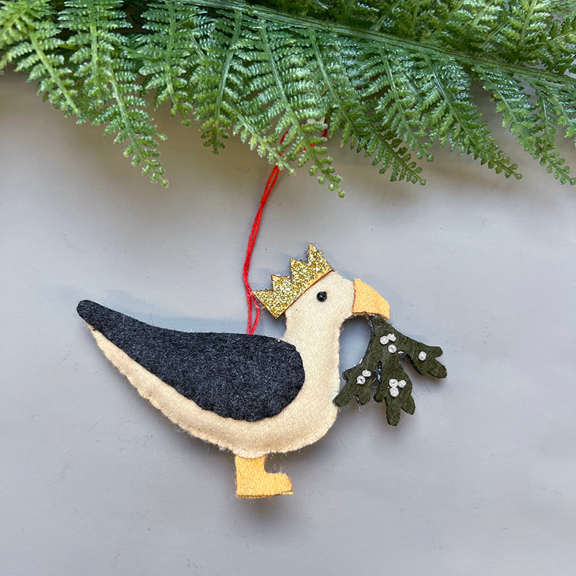 Felt seagull with mistletoe